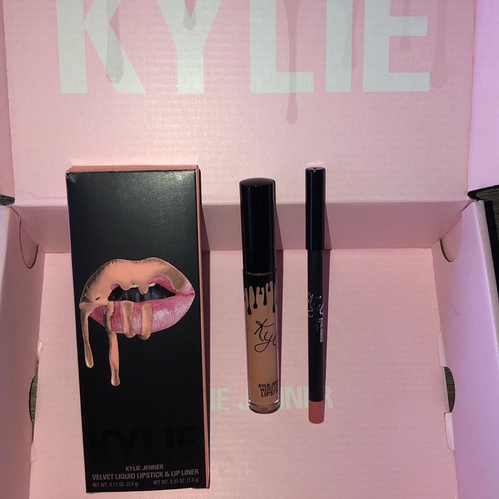 Kylie Cosmetics LA Velvet Lip Kit